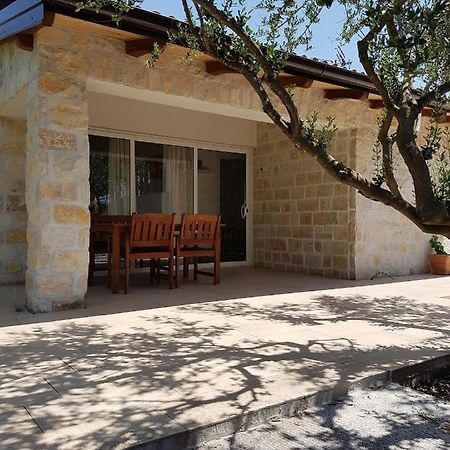 Apartmani Morovi Dvori Drage Exterior photo