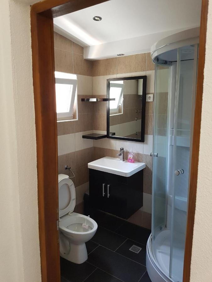 Apartmani Morovi Dvori Drage Exterior photo