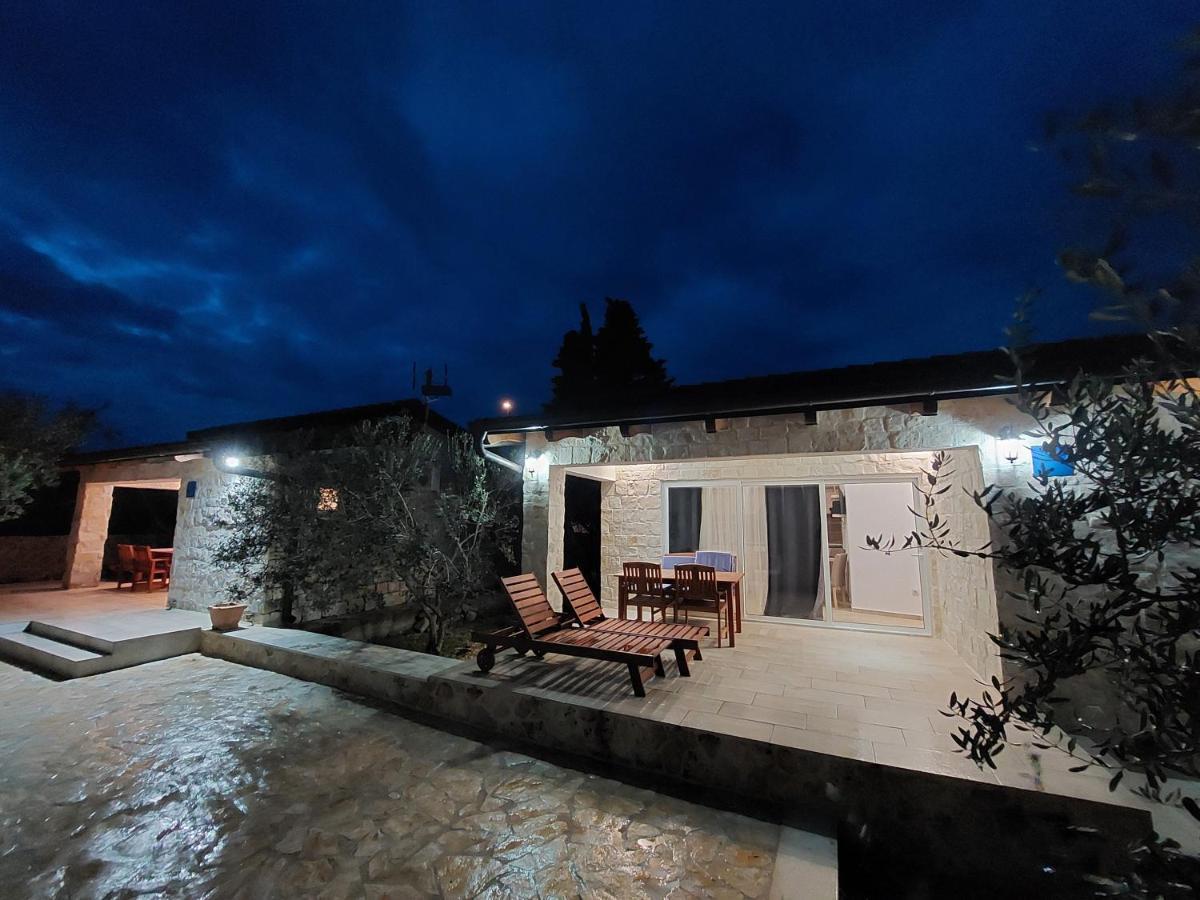 Apartmani Morovi Dvori Drage Exterior photo